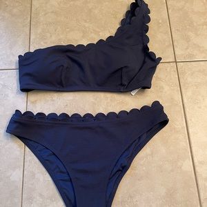 Cupshe Navy blue bathing suit. Size large.